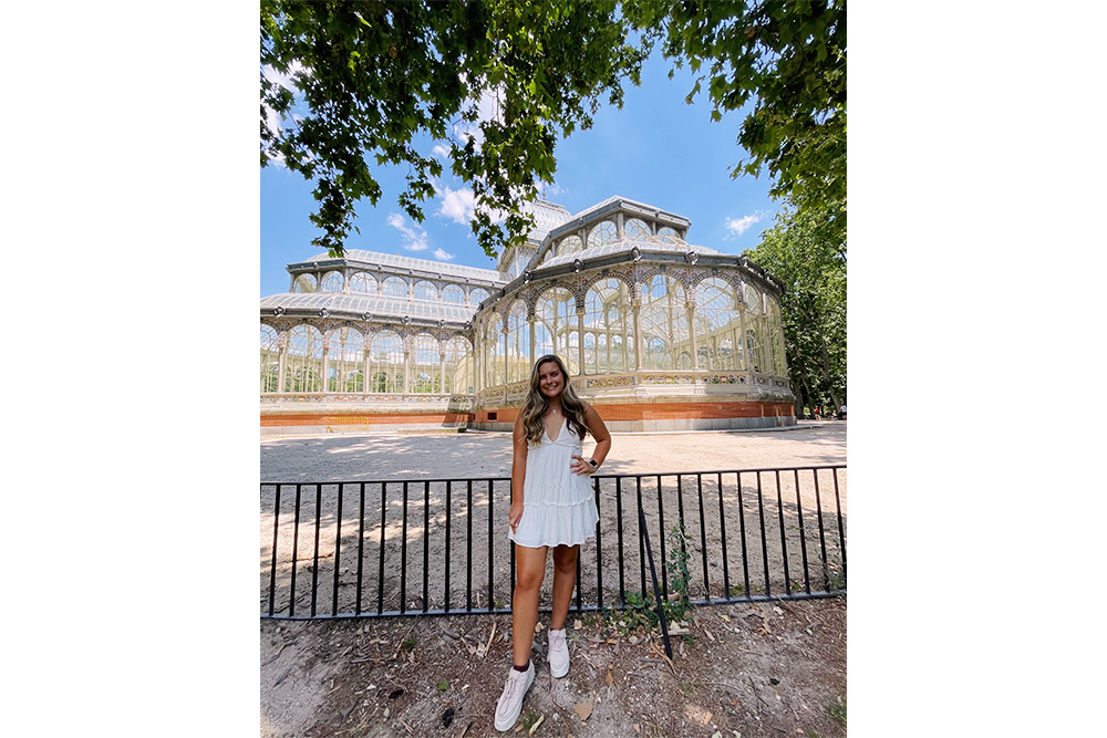 Clara Keely in Madrid at Buen Retiro Park.