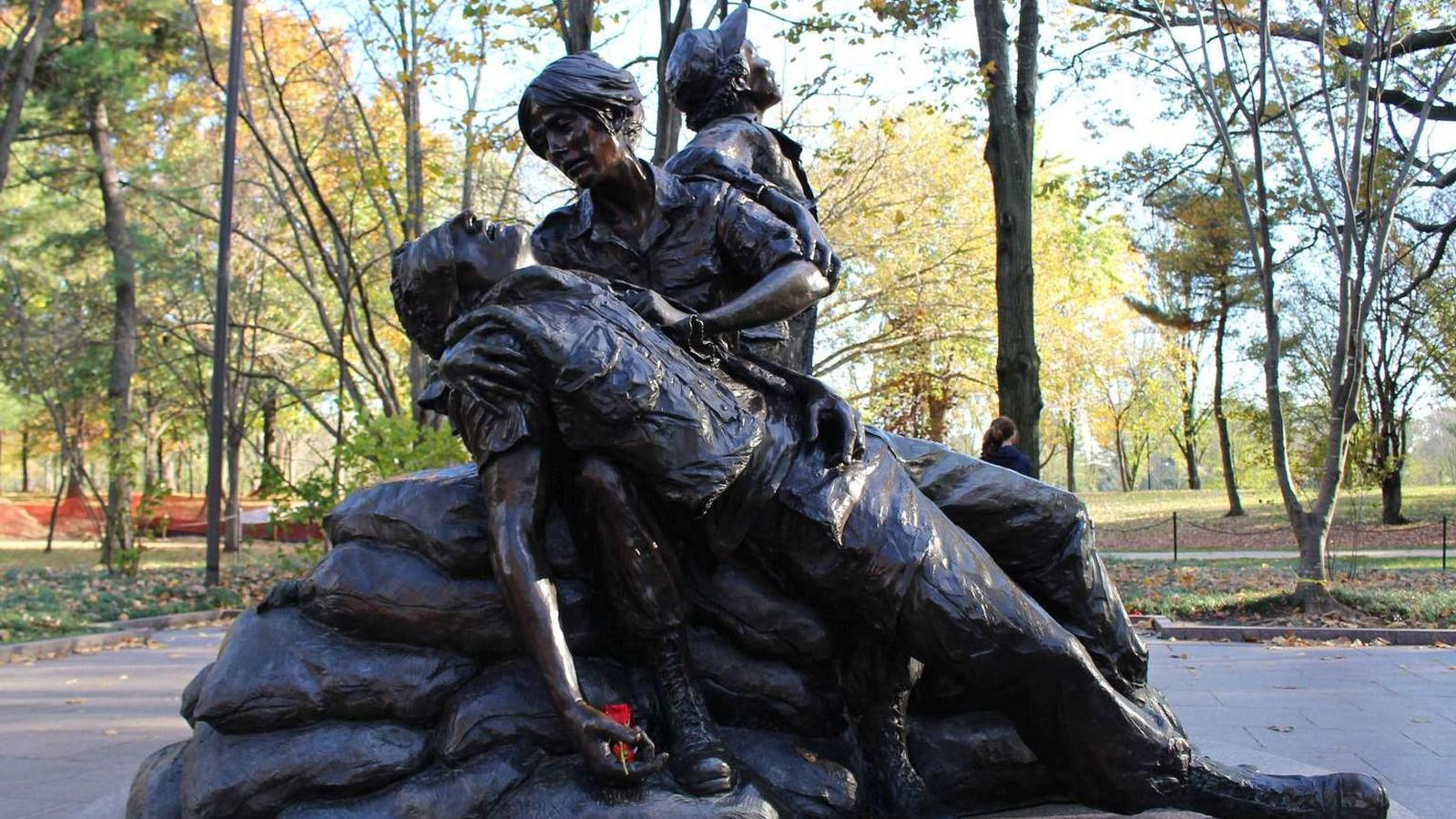 bronze sculpture of women veterans