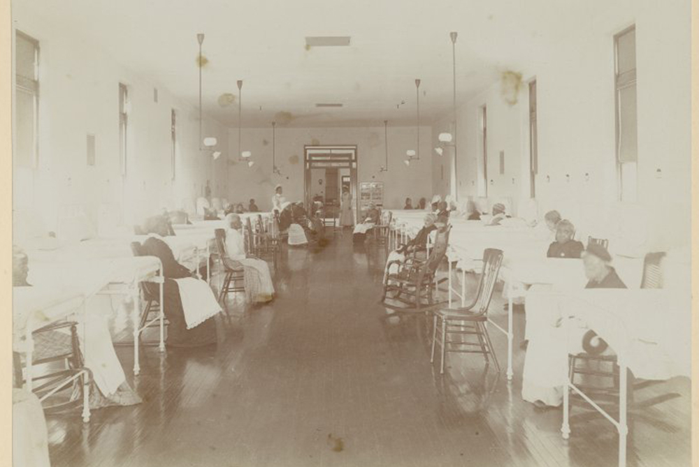 An open hospital ward in 1914